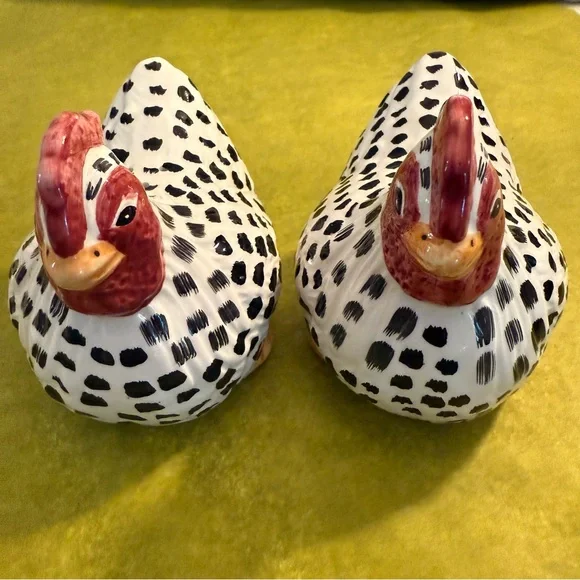 Vintage Speckled Hens Shaped pepper and salt shakers by Jay Ceramics. - Picture 3 of 6